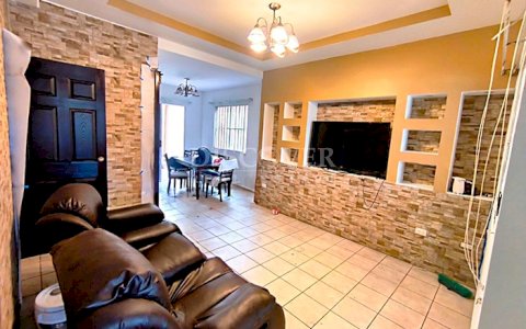 Townhouse for rent in Lomas de Monserrat