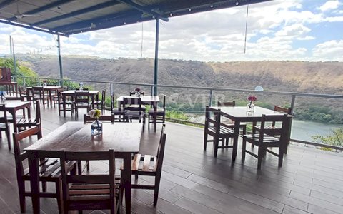  Commercial spaces for rent on Carretera Sur