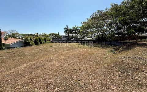 Land for sale in a residential area in Villa Fontana 