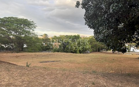 Lot for sale in a residential area in Villa Fontana