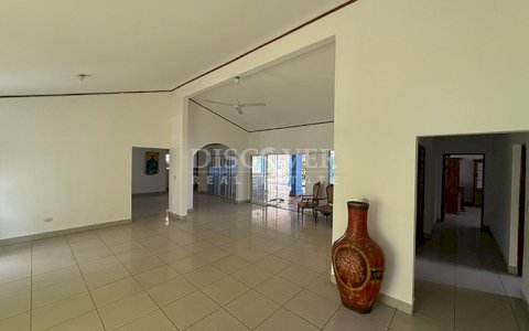 Spacious house for sale on Jean Paul Genie Avenue
