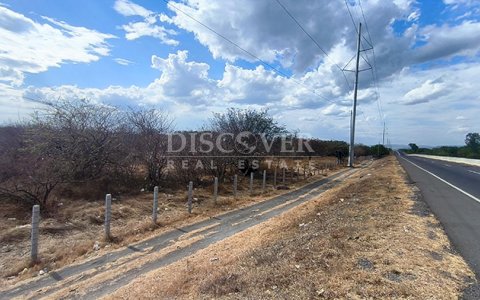 Property for sale with direct access to the highway in San Benito
