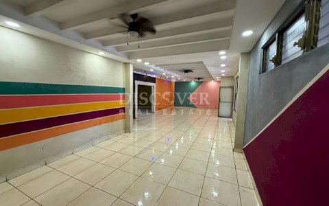 House for sale in Bolonia - Excellent commercial location
