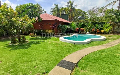 House with a pool and business for sale in Masaya