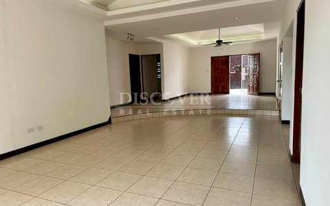 House for sale with spectacular views of the valley on Carretera Sur