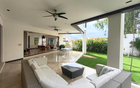  Spacious House for Rent in Santo Domingo