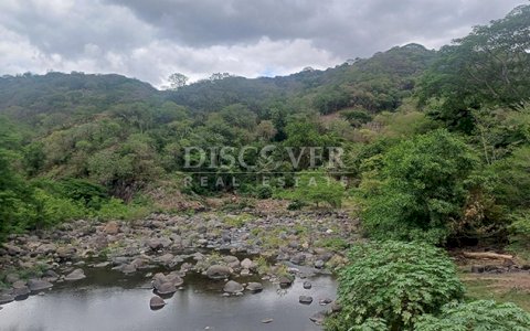 Land bordering a river in Estelí for sale