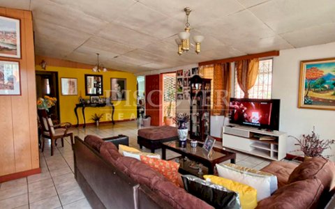  House for sale in a great location in Bolonia
