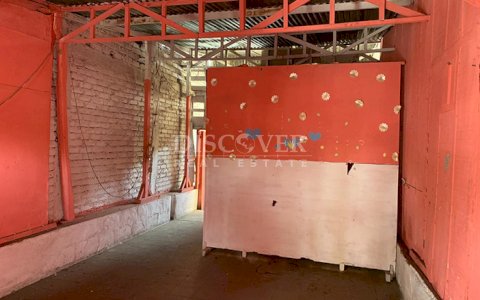  Warehouse with mezzanine and annex for sale in the San José Oriental neighborhood