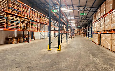  Warehouse with office and loading area for rent in Las Colinas 