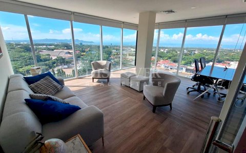  Office space for sale in a corporate building overlooking the lake on Camino de Oriente