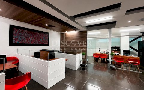  Unit for sale located in a corporate building in Villa Fontana