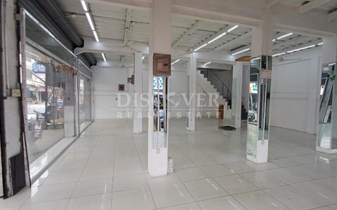  Commercial Unit for Rent in Mercado Oriental
