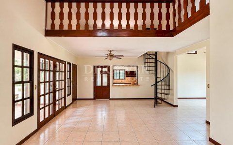  Two-story house for rent on Carretera Masaya