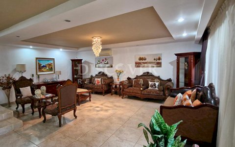 Semi-furnished house for rent in Las Colinas