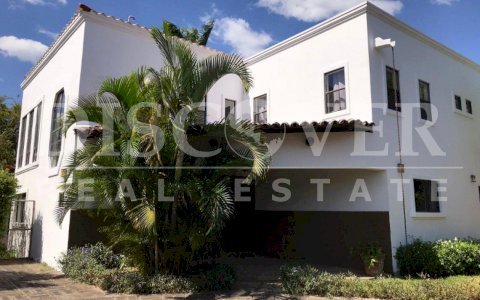  House for Rent an Sale in Condominium, Estancia de Santo Domingo.
