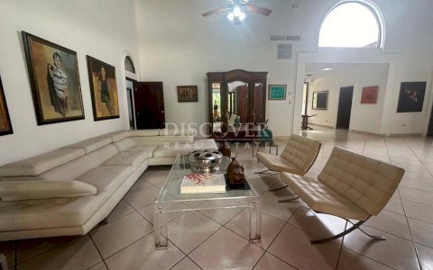  House for sale and rent in residential area in Santo Domingo