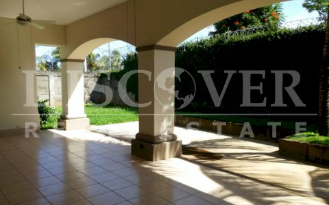  House for rent in Las Colinas in private condominium ID 11718