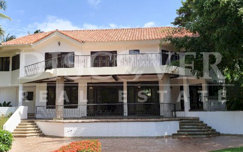  House for sale/rent in Villa Fontana with spectacular lake views 