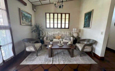  House for sale in Altamira for commercial or office use. 