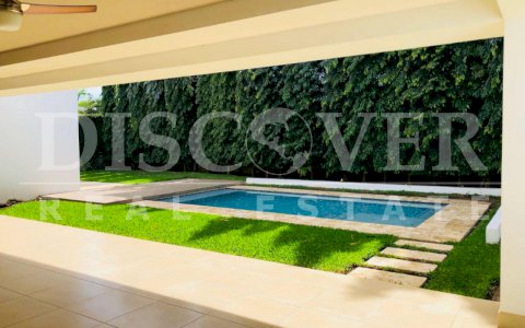 Spacious house with pool in a condominium in Santo Domingo 