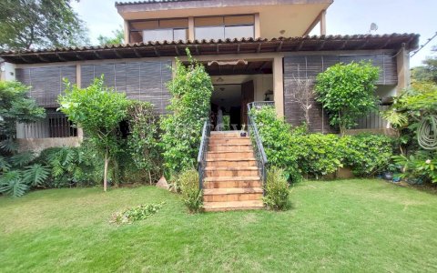  2-story house for sale in Villa Fontana.