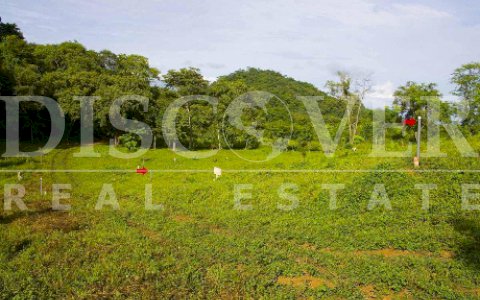  Beach lot for sale in Tola.