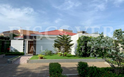  Spacious and modern house in a safe area of ​​Las Colinas.