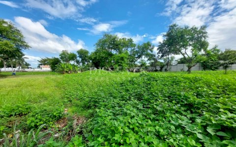  Land for sale on Pista Jean Paul Genie