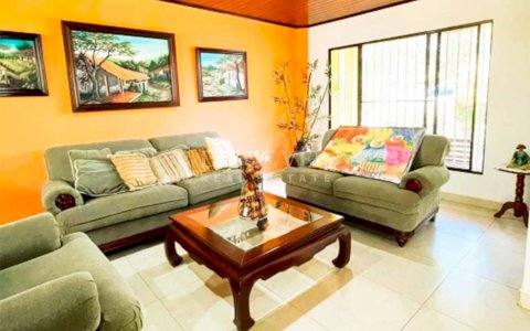  House for sale in Las Colinas