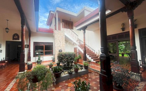  Spacious house for sale located in Santo Domingo