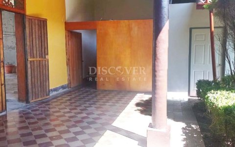 Commercial Plaza for Rent – Colonial Style in the Heart of Granada
