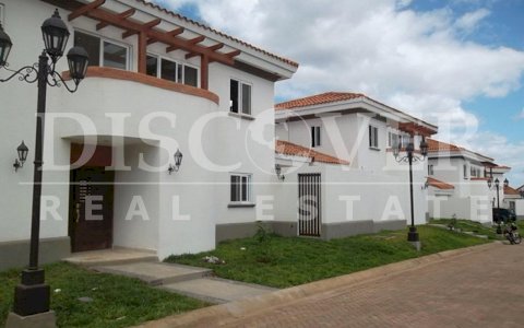  Houses for Rent in Condominium Los Angeles in Las Colinas ID 7995