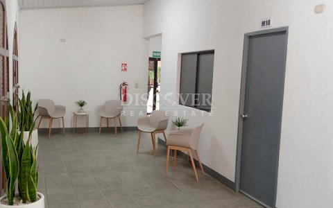  Office space for rent in Los Robles