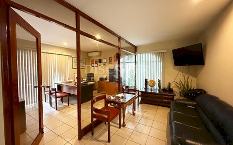 House for sale, converted into an office, in Santo Domingo 