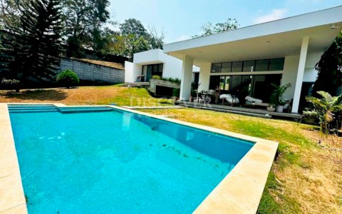  House for Sale in condominium area in Santo Domingo