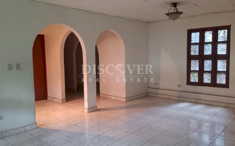 Spacious house for sale on the road to Masaya