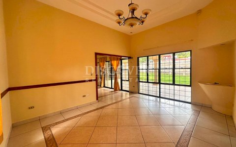  House for sale/rent on Carretera Vieja to León