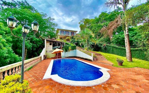  House for sale with panoramic views in Villa Fontana