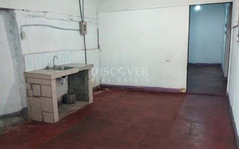  House for rent in high commercial flow area 