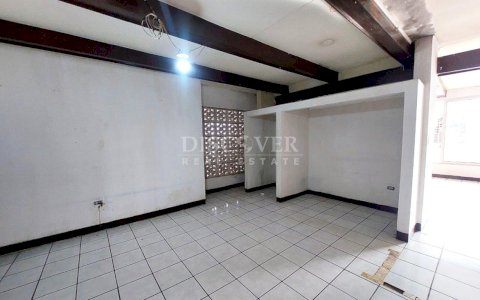  House for Sale located in Los Robles 