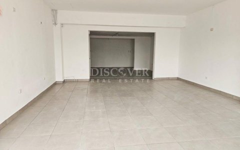  Modules for rent in high commercial flow area 