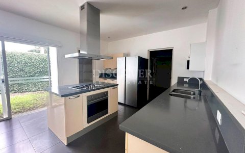  Modern house for sale in private condominium in Carretera Sur