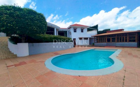  Spacious House for Rent in Carretera Sur