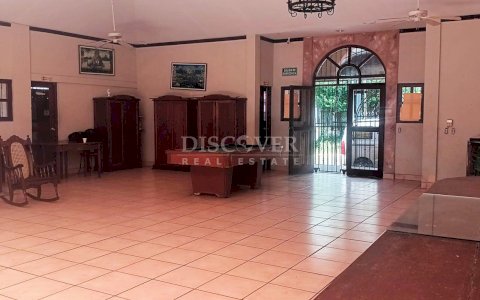  3-story building for sale - High commercial flow zone 