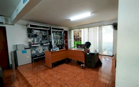  House for sale in Bolonia ideal for office or business. 