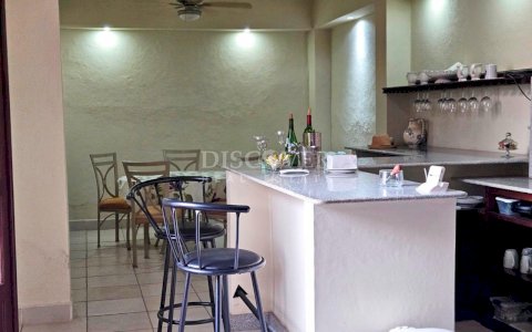 Two-story house for sale and rent in Granada 