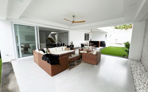  Luxury home with luxury finishes for sale in Santo Domingo
