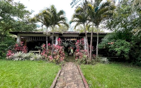  For Sale: Hotel in Granada, Nicaragua – Ideal for Renovation and Redevelopment