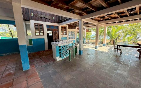  Beachfront house for sale, located in one of the most beautiful beaches of Leon